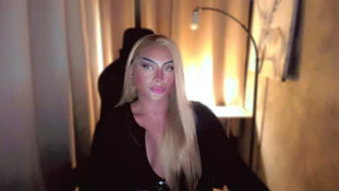 Snapshot of queenarthalia chatting on 7, 2, 2025 ARTHA online show from 7, 2, 2025