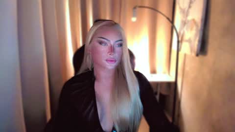 Snapshot of queenarthalia chatting on 8, 2, 2025 ARTHA online show from 8, 2, 2025