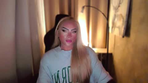 Snapshot of queenarthalia chatting on 18, 2, 2025 ARTHA online show from 18, 2, 2025