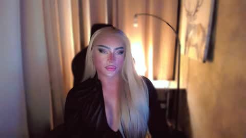 Snapshot of queenarthalia chatting on 21, 2, 2025 ARTHA online show from 21, 2, 2025