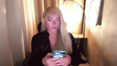 Snapshot of queenarthalia chatting on 28, 2, 2025 ARTHA online show from 28, 2, 2025