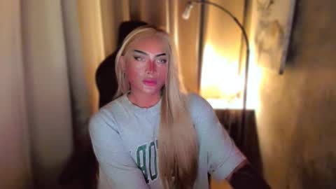 Snapshot of queenarthalia chatting on 28, 2, 2025 ARTHA online show from 28, 2, 2025