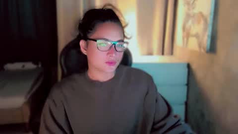 Snapshot of queenarthalia chatting on 10, 10, 2025 ARTHA online show from 10, 10, 2025