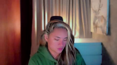 Snapshot of queenarthalia chatting on 11, 5, 2026 ARTHA online show from 11, 5, 2026