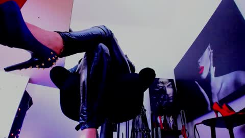 Snapshot of queencatsnow chatting on 14, 1, 2026 Misscatsnow online show from 14, 1, 2026