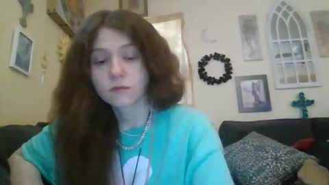 queencrimsonlvx online show from 30, 4, 2026