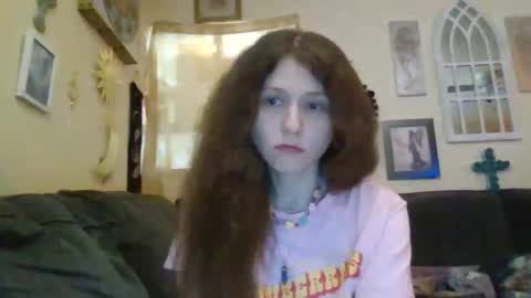 queencrimsonlvx online show from 18, 5, 2026