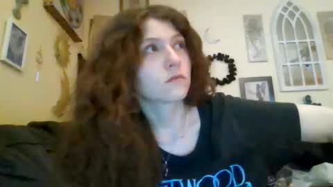 queencrimsonlvx online show from 10, 6, 2026