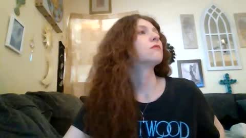 queencrimsonlvx online show from 11, 6, 2026
