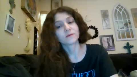 queencrimsonlvx online show from 11, 6, 2026