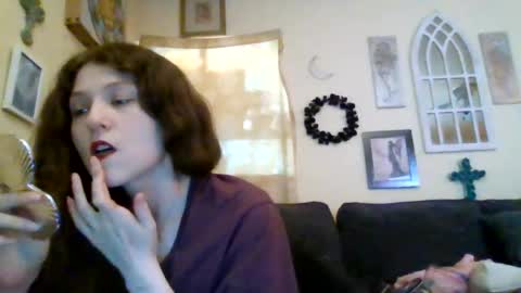queencrimsonlvx online show from 12, 6, 2026