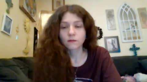 queencrimsonlvx online show from 13, 6, 2026