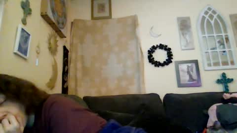 queencrimsonlvx online show from 13, 6, 2026