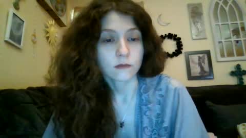queencrimsonlvx online show from 21, 6, 2026