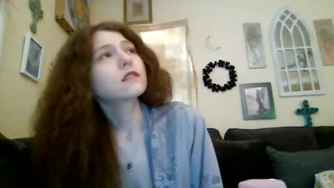 queencrimsonlvx online show from 21, 6, 2026