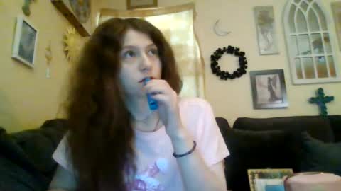 queencrimsonlvx online show from 3, 7, 2026
