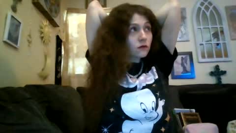 queencrimsonlvx online show from 12, 7, 2026