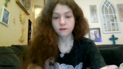 queencrimsonlvx online show from 13, 7, 2026