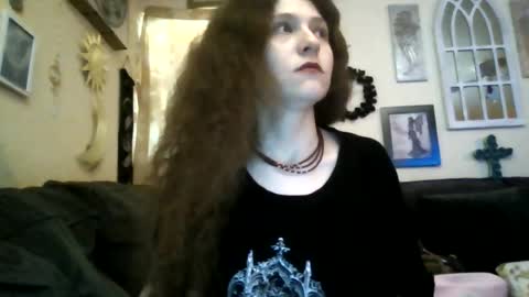 queencrimsonlvx online show from 14, 7, 2026
