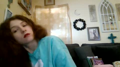 queencrimsonlvx online show from 15, 7, 2026