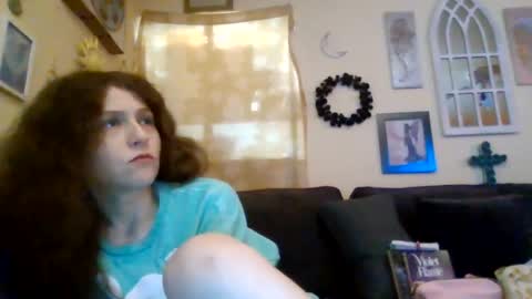 queencrimsonlvx online show from 17, 7, 2026