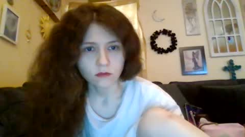 queencrimsonlvx online show from 20, 7, 2026