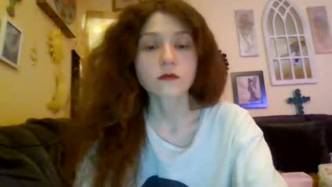 queencrimsonlvx online show from 21, 7, 2026