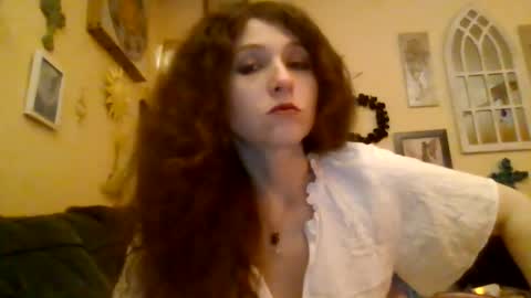 queencrimsonlvx online show from 22, 7, 2026