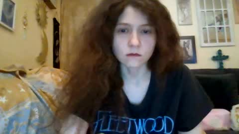 queencrimsonlvx online show from 1, 8, 2026