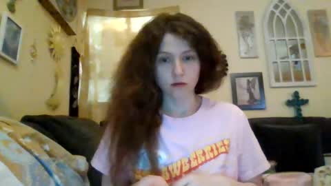 queencrimsonlvx online show from 2, 8, 2026
