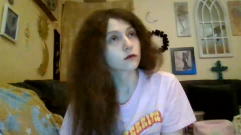 queencrimsonlvx online show from 3, 8, 2026