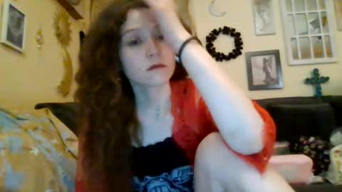 queencrimsonlvx online show from 4, 8, 2026