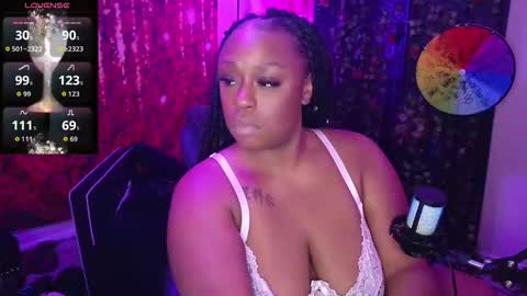 Snapshot of queencroze chatting on 13, 11, 2025 Queen Cherise Roze online show from 13, 11, 2025