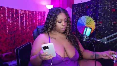 Snapshot of queencroze chatting on 18, 2, 2026 Queen Cherise Roze online show from 18, 2, 2026