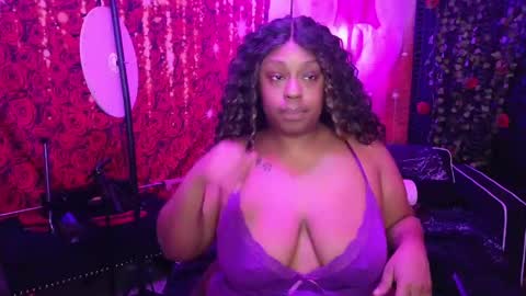 Snapshot of queencroze chatting on 7, 4, 2026 Queen Cherise Roze online show from 7, 4, 2026