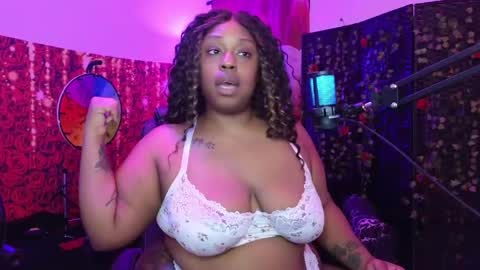 Snapshot of queencroze chatting on 10, 4, 2026 Queen Cherise Roze online show from 10, 4, 2026