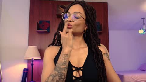 Snapshot of queendom_ing chatting on 18, 2, 2025 Sweet Goddess online show from 18, 2, 2025