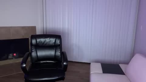 Snapshot of queendomi chatting on 20, 12, 2025 queendomi online show from 20, 12, 2025