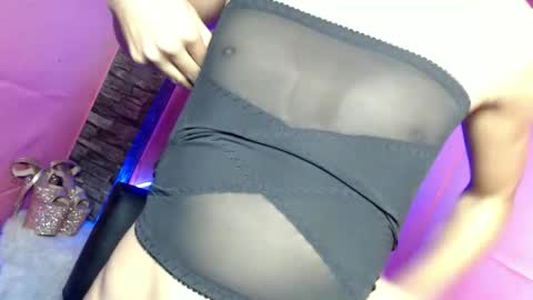 just call me QUEEN and ill be there online show from 19, 12, 2025