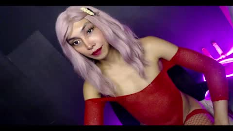 just call me QUEEN and ill be there online show from 22, 4, 2026