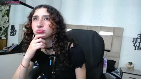 Snapshot of queenjenn__ chatting on 15, 1, 2025 QUEENJEENN online show from 15, 1, 2025