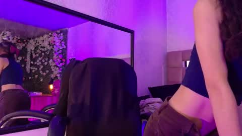 Snapshot of queenjenn__ chatting on 24, 9, 2025 QUEENJEENN online show from 24, 9, 2025