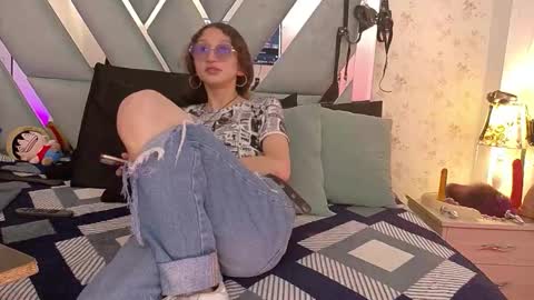 Snapshot of queenjenn__ chatting on 4, 2, 2026 QUEENJEENN online show from 4, 2, 2026