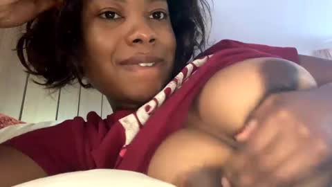 Snapshot of queenkourt chatting on 5, 10, 2025 Kourtney online show from 5, 10, 2025