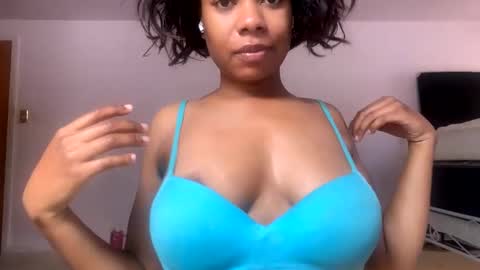 Snapshot of queenkourt chatting on 24, 10, 2025 Kourtney online show from 24, 10, 2025