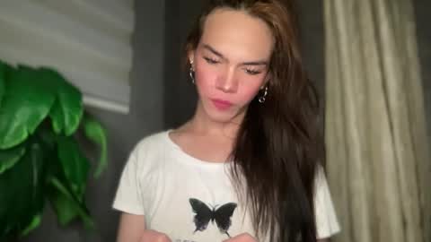 Snapshot of queenn_xxx chatting on 22, 11, 2025 QUEEN online show from 22, 11, 2025