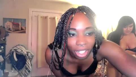 QueenOfHearts online show from 28, 1, 2025