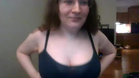 Snapshot of queenofthenights chatting on 16, 4, 2026 queenofthenights online show from 16, 4, 2026