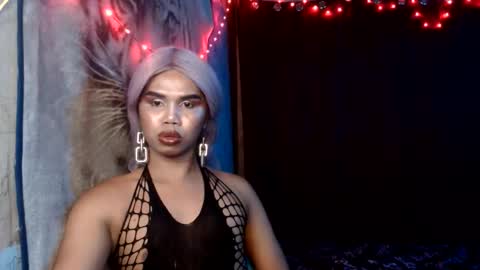 queenpinayebony_xx online show from 28, 5, 2026