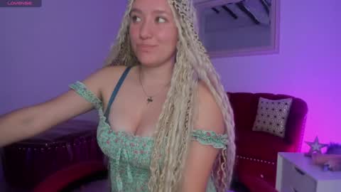 Queen Rose  online show from 29, 1, 2025
